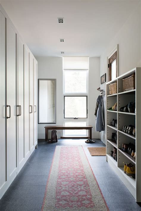  Achieving Maximal Storage in Your Hallway 