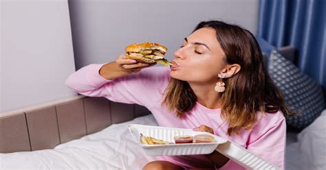  Unveiling the Emotional Connection in Food-Related Dreams