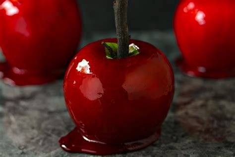 A Feast for the Eyes: The Art of Creating Beautifully Decorated Candy Apples