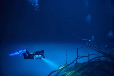 A Subaquatic Retreat: Unveiling the Unparalleled Underwater Bed Encounter