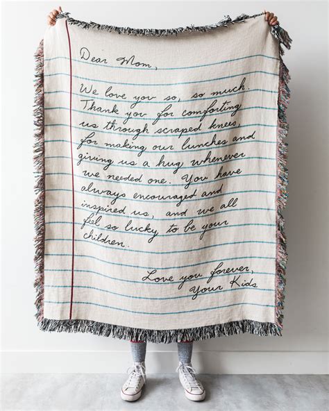 Adding a Personalized Touch to Your Sentimental Blanket Present