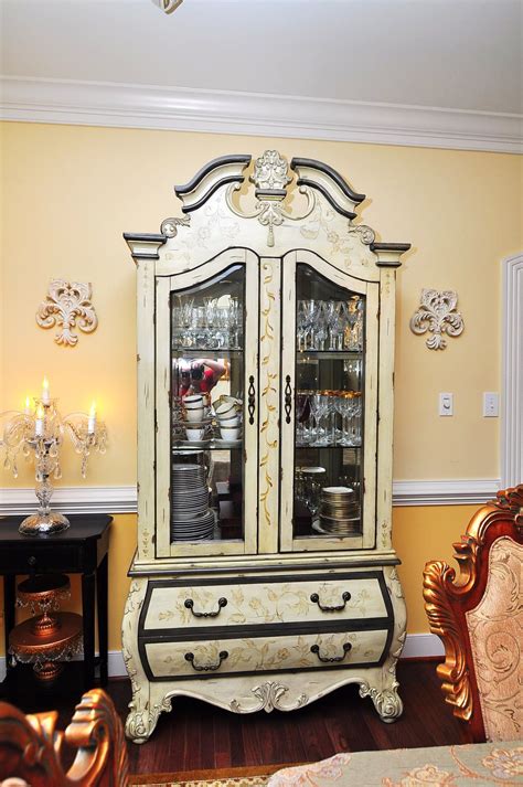 An Exquisite Storage Solution: Experience the Elegance of a China Cabinet