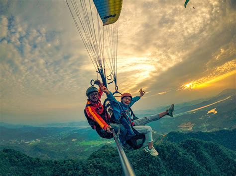 Bird's-Eye View: The Sensation of Paragliding