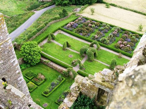 Castle Gardens: A Paradise of Beauty and Serenity