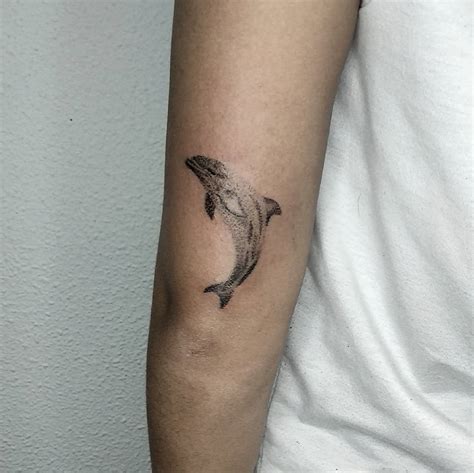 Choosing the Ideal Placement for Your Dolphin Tattoo