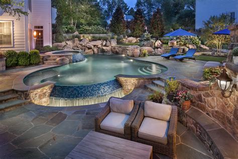 Choosing the Ideal Pool Design for Your Outdoor Space