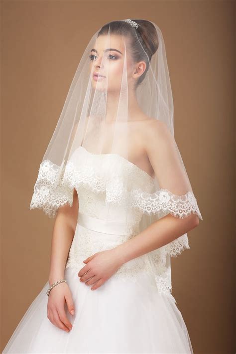 Choosing the Perfect Bridal Veil: Factors to Consider