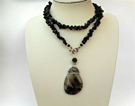 Choosing the Perfect Ebony Gems Necklace: Factors to Consider