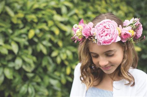 Creating Your Floral Headpiece: A Step-by-Step Guide to Craft Your Own Blooming Crown