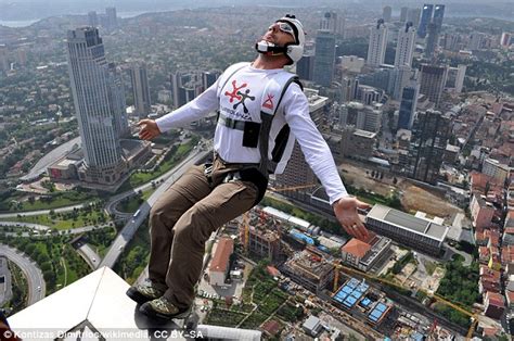 Daredevils in the Sky: The Thrill of Helicopter Jumps