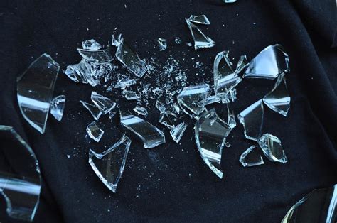 Deciphering the Significance of Dreams Involving Shattered Glass Containers