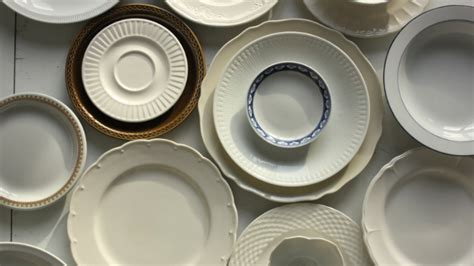 Decoding the Hidden Meaning of Damaged Tableware in the Realm of Dreams