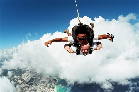 Discover the Top Destinations for Skydiving Around the Globe