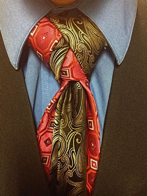 Discovering the Influence of a Well-chosen Necktie