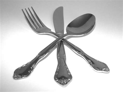 Empty Utensils in History and Culture: Tracing Symbolic References from Different Eras