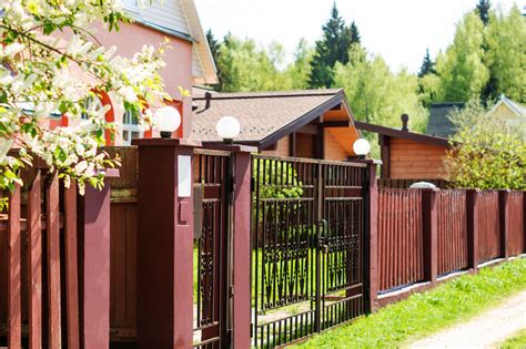 Enhance Your Home's Curb Appeal with a Stylish Perimeter Fence