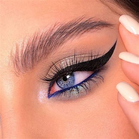 Enhance Your Look: Mastering the Art of Blue Eyeliner Application