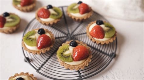 Explore the Delightful Craft of Crafting Irresistible Fruit Tarts and Pies