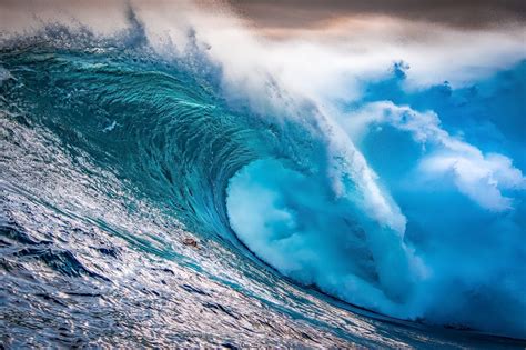 Explore the Fascinating World of Conquering Enormous Waves