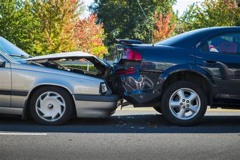 Explore the Significance of a Wrecked Vehicle Dream: Interpretation and Symbolic Meaning