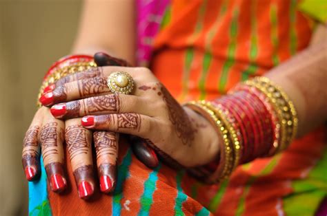 Exploring the Elaborate Process of Extracting Dye from the Leaves of the Captivating Henna Plant