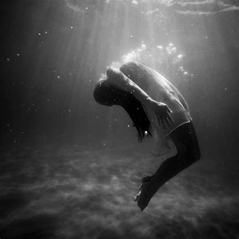 Exploring the Symbolic Significance of Dreams Involving Drowning