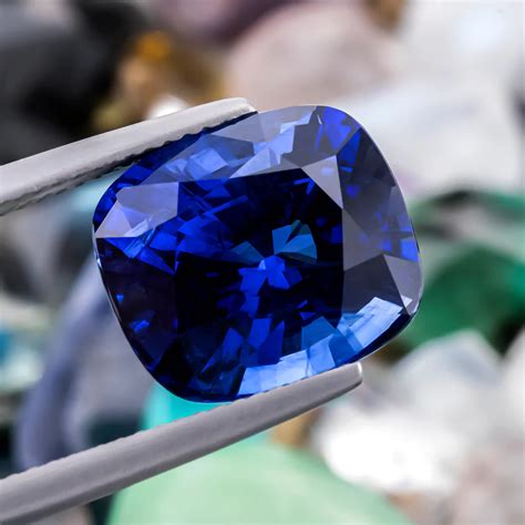 Exploring the Symbolism of Blue Sapphire in Dreams