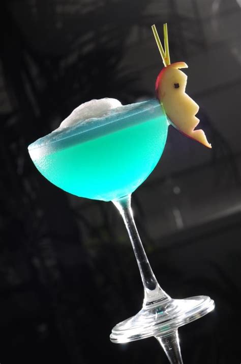 Indulging Your Senses with Aqua Blue-inspired Cuisines and Cocktails