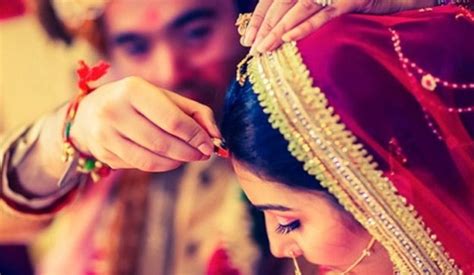 Interpreting Dreams of Spouse Applying Sindoor: A Spiritual Perspective