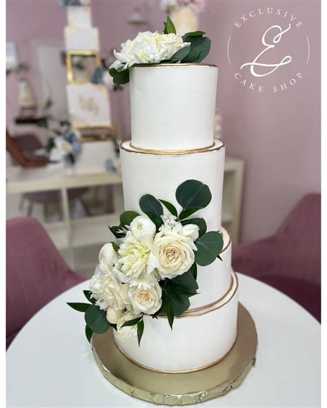 Making Your Wedding Cake a Showstopper