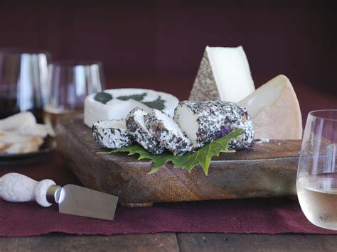 Master the Art of Pairing Goat Cheese with the Perfect Accompaniments