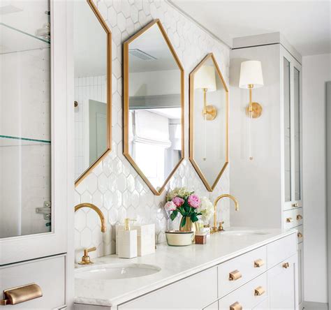 Mirror Styles and Shapes to Enhance Your Bathroom's Aesthetic