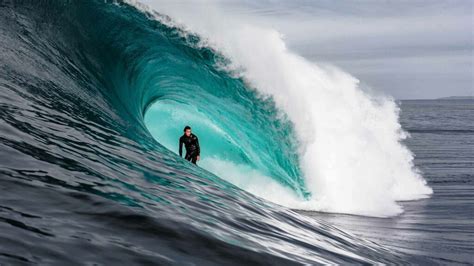 Navigating the Swells: A Surfer's Guide to Mastering the Sea