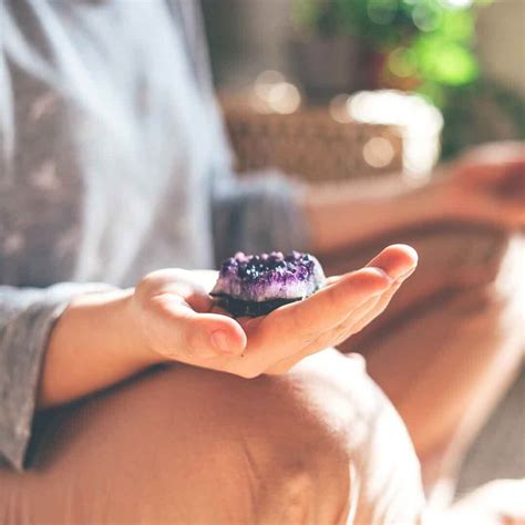 Practical Tips for Harnessing the Potential of Stones in Dreamwork and Spiritual Growth