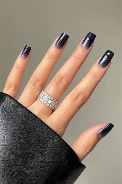 Runway Inspirations: Fashionable Indigo Nail Lacquer Dominates the Fashion Scene