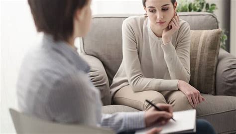 Seeking Professional Help: When to Consult a Therapist for Dream Analysis