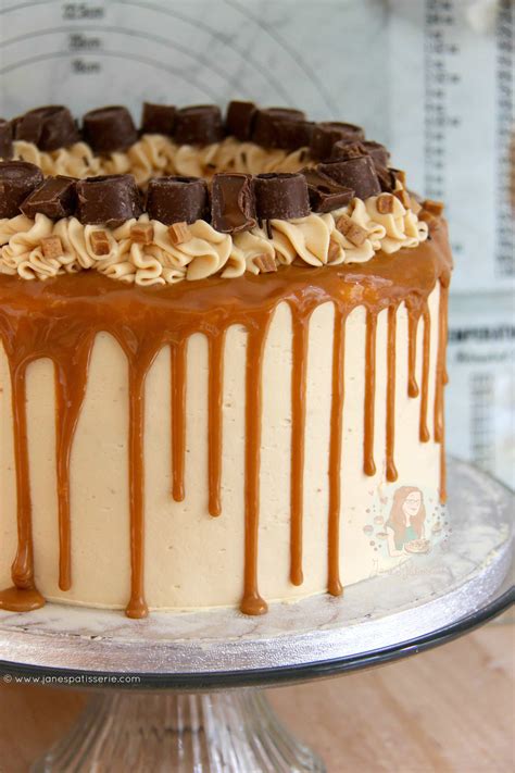 The Art of Decorating Caramel Cakes: Tips and Techniques