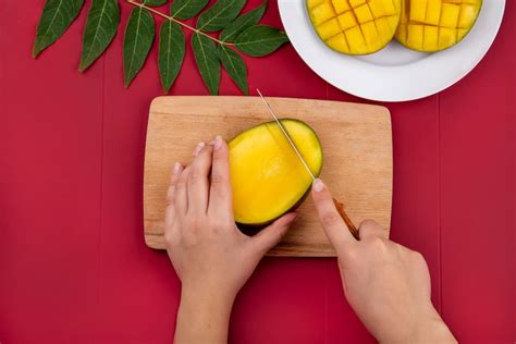 The Art of Selecting Mangoes: Tips for Finding the Perfect Fruit