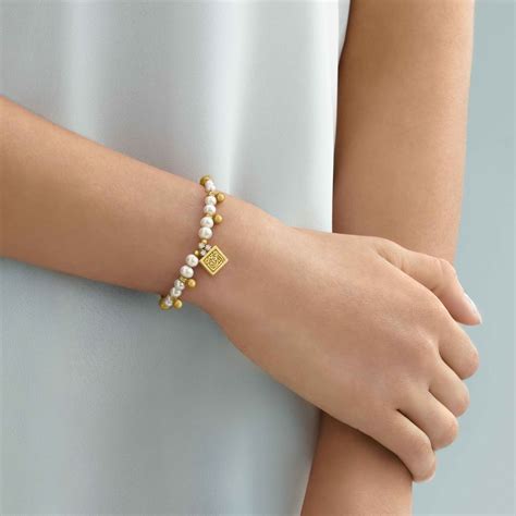 The Enchantment of Magnificent Golden Bracelets Unveiled!