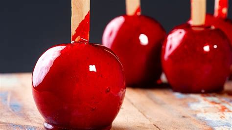 The Evolution of Candy Apples: From Traditional Treat to Modern Indulgence