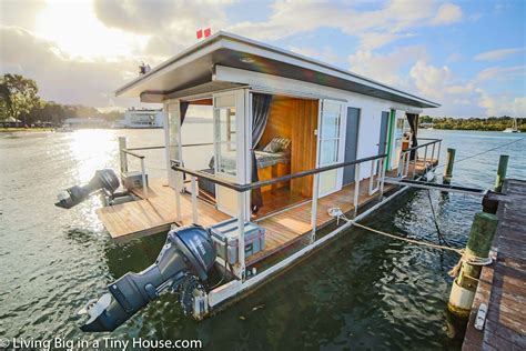 The Freedom of Living on the River: Advantages of Houseboat Life