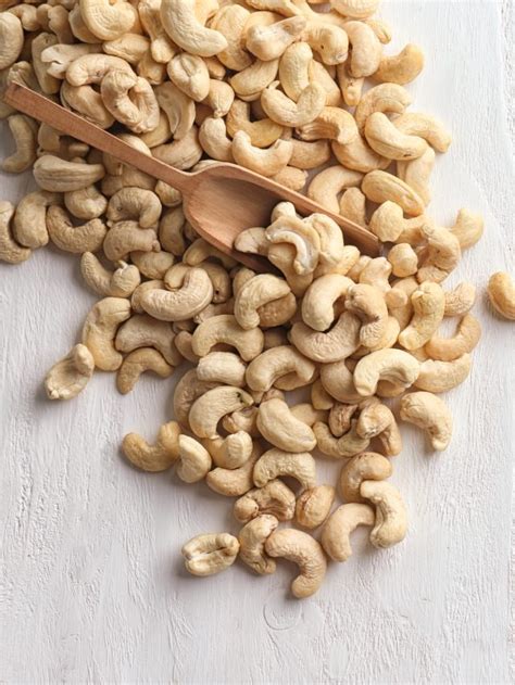 The Health Benefits of Cashews: Why You Should Incorporate Them into Your Daily Diet