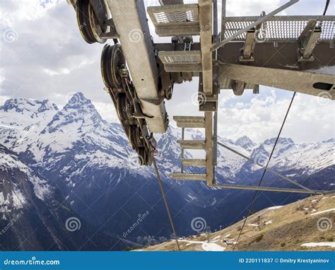 The Perils of Imagining Risky Lifts