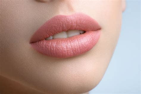 The Power of Makeup: Enhancing Your Lips with Simple Techniques