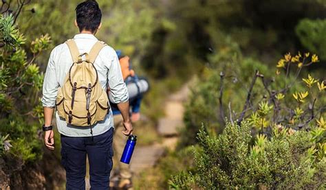 The Practical Guide: Essential Tips for Carrying Water Bottles on an Adventurous Journey