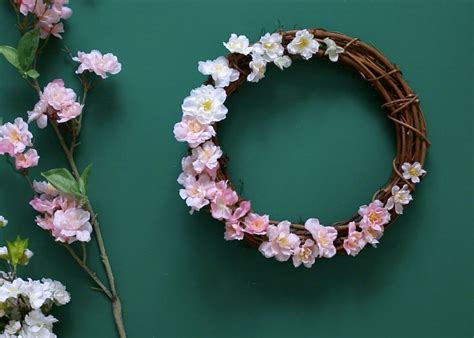 The Spiritual Connection between Blossoms and Wreaths