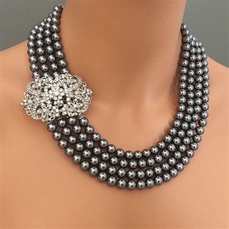 The Timeless Elegance of Onyx-colored Pearl Necklaces