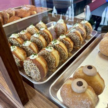 The Ultimate Doughnut Experience: Discovering the Perfect Shop