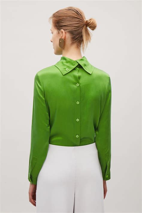 Tips and Tricks for Enhancing Your Green Blouse with the Perfect Accessories