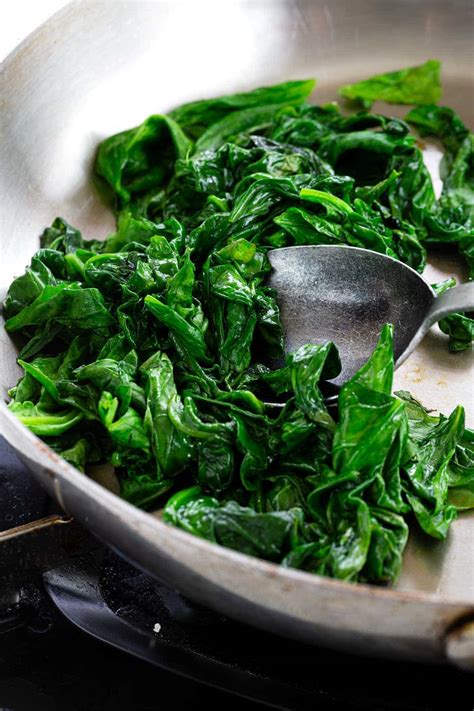 Tips and Tricks for Mastering the Art of Cooking Spinach